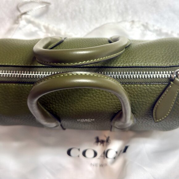Coach Compass 25 in olive. Like new. Rare color.  No longer available. - Picture 7 of 16
